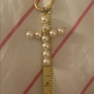 Elegant Pearl and Gold Necklace